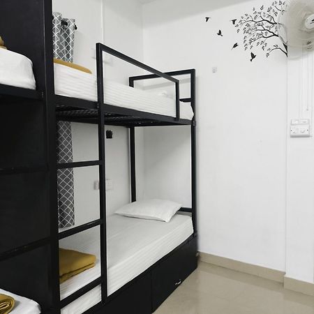 Hostel Stayzo Kochi Exterior photo