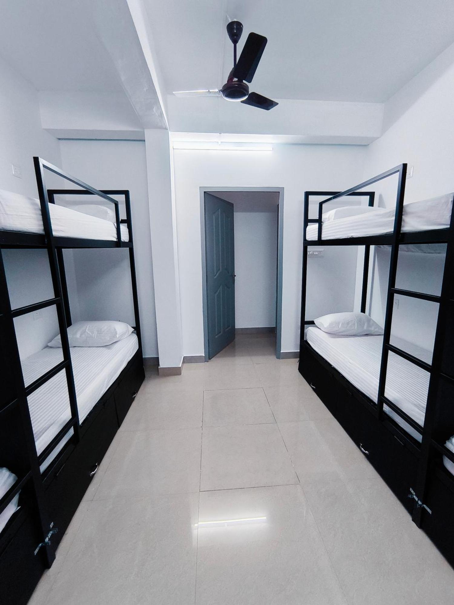 Hostel Stayzo Kochi Exterior photo