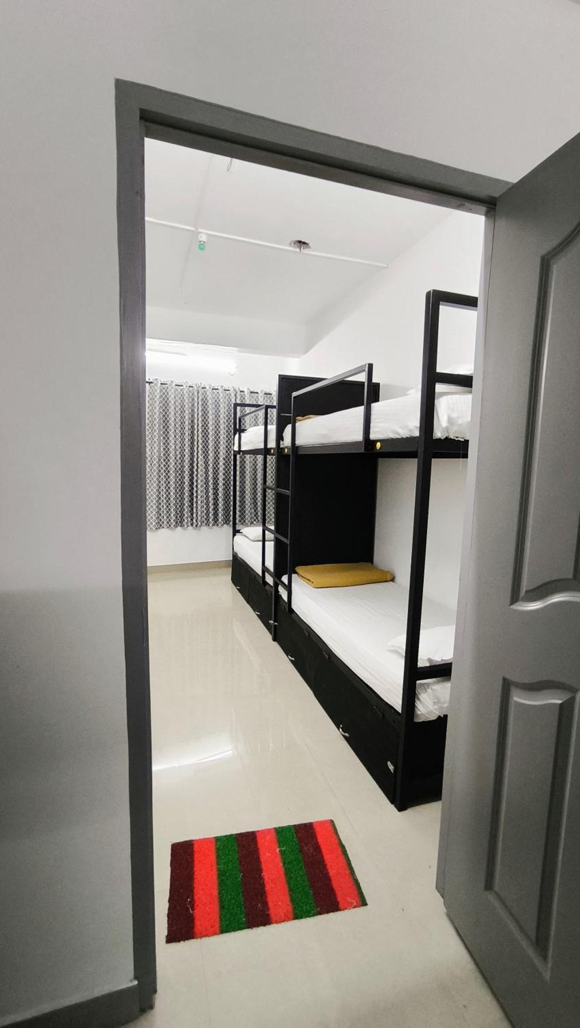 Hostel Stayzo Kochi Exterior photo