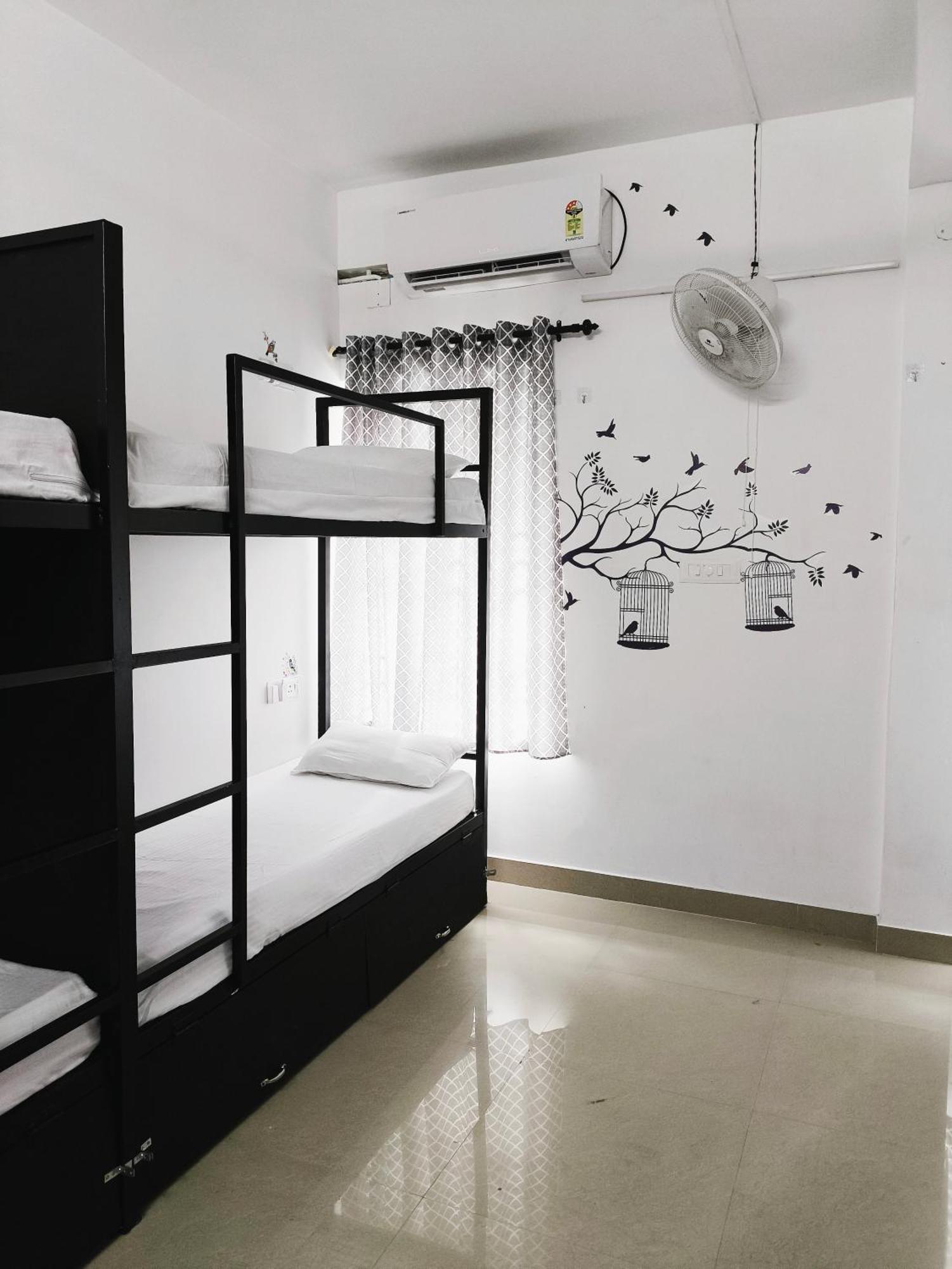 Hostel Stayzo Kochi Exterior photo
